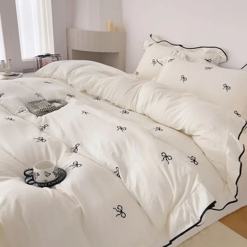 3-Piece Bow Embroidery Bedding Set – Duvet Cover with Pillowcases