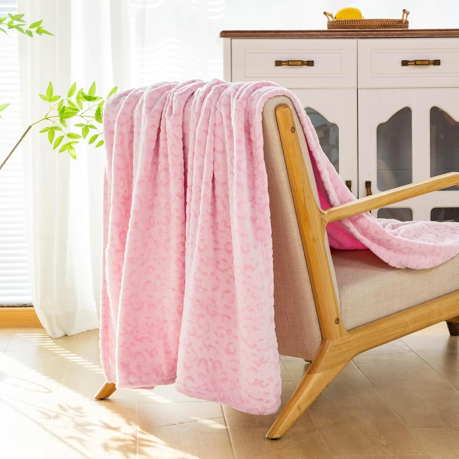 VIKAMA Leopard Print Flannel Blanket – Plush Wool Throw
