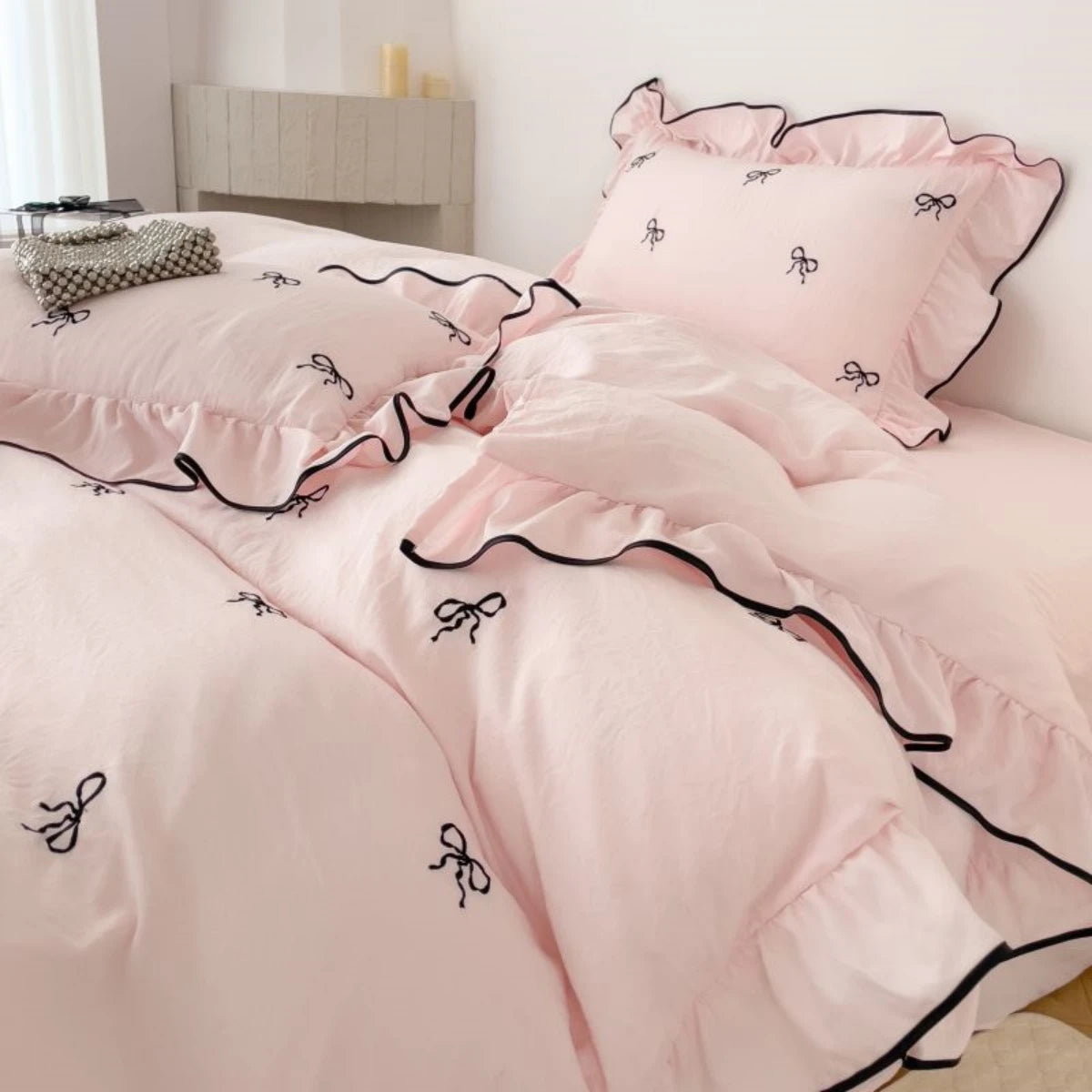 3-Piece Bow Embroidery Bedding Set – Duvet Cover with Pillowcases