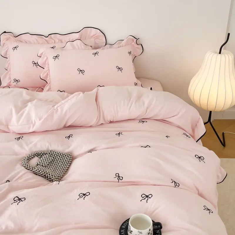 3-Piece Bow Embroidery Bedding Set – Duvet Cover with Pillowcases
