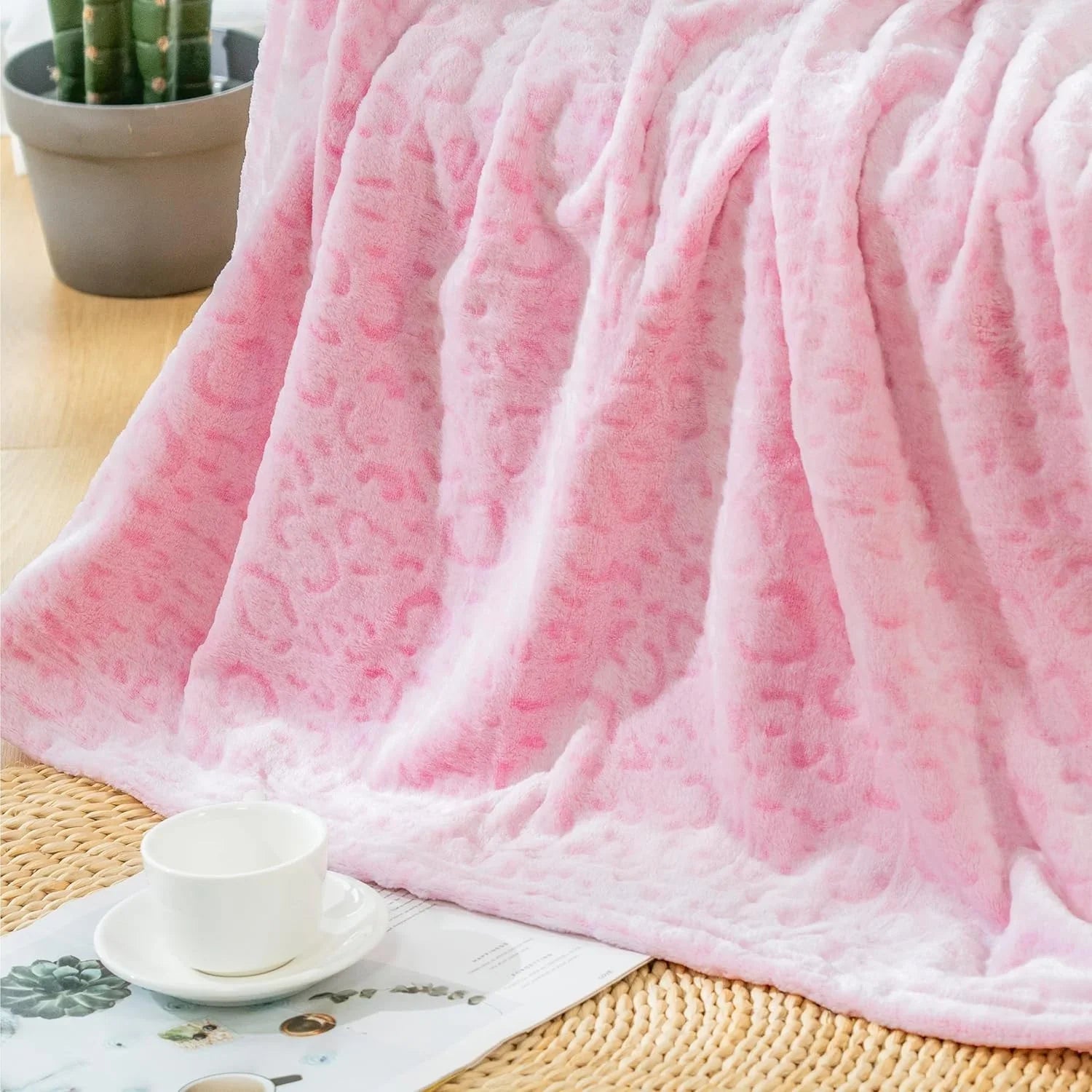 VIKAMA Leopard Print Flannel Blanket – Plush Wool Throw