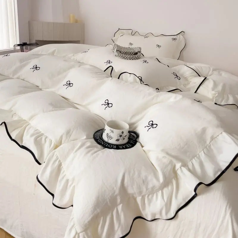 3-Piece Bow Embroidery Bedding Set – Duvet Cover with Pillowcases