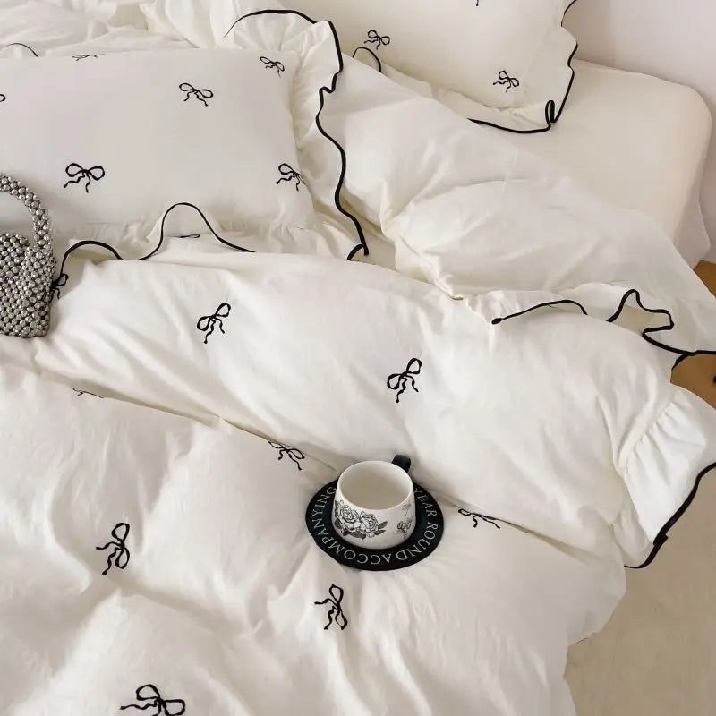 3-Piece Bow Embroidery Bedding Set – Duvet Cover with Pillowcases